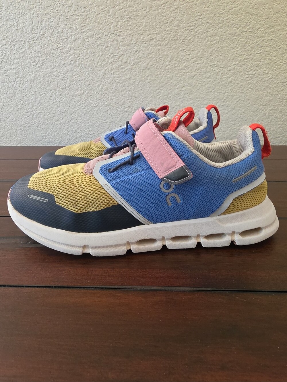 On Cloud Play Unisex Hook & Loop Sneaker Multicolor 2.5 Y 2.5 Kids